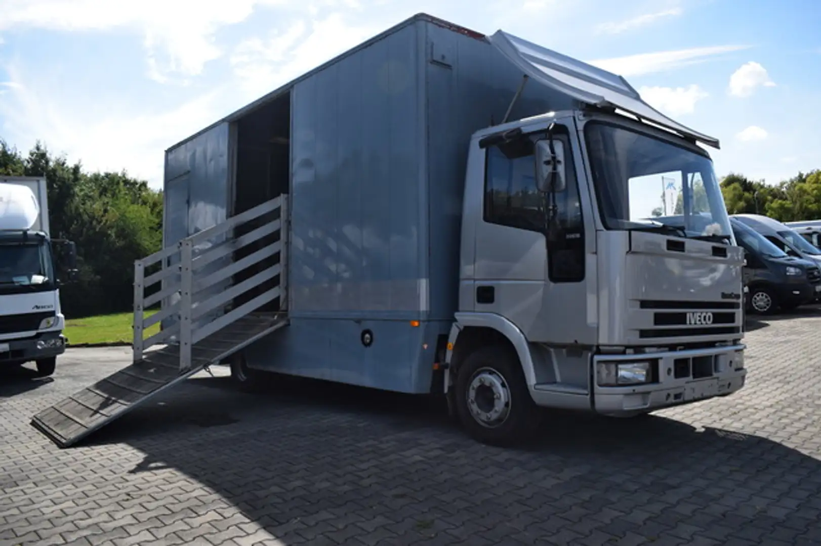 Iveco 80E15 Grau - 1
