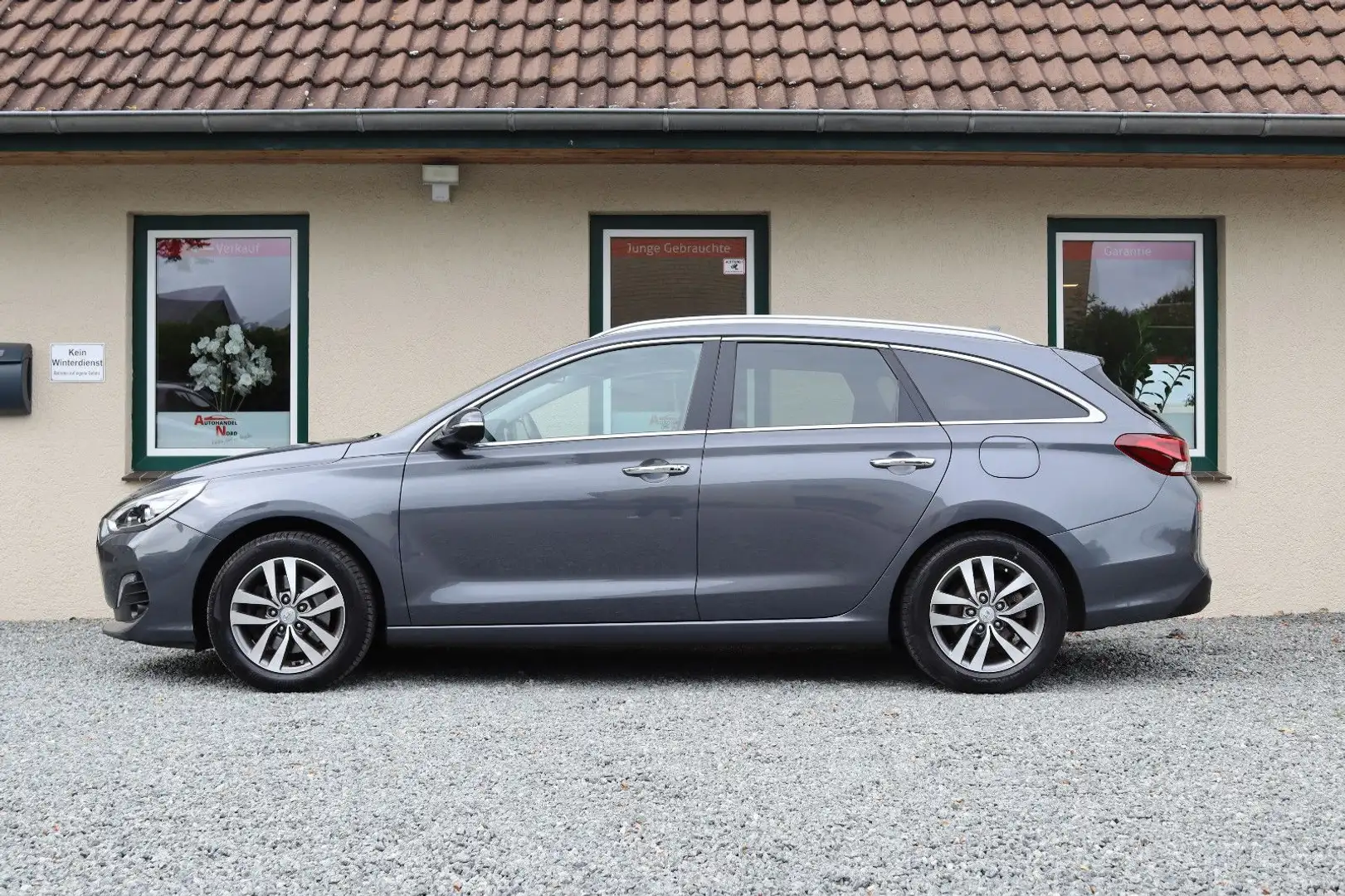 Hyundai i30 cw Premium 1.6 CRDI Automatik/AHK/Teilleder Grau - 2
