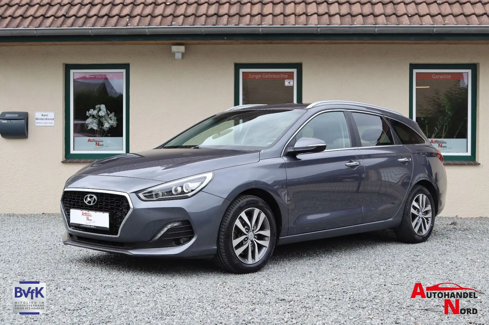 Hyundai i30 cw Premium 1.6 CRDI Automatik/AHK/Teilleder Grau - 1