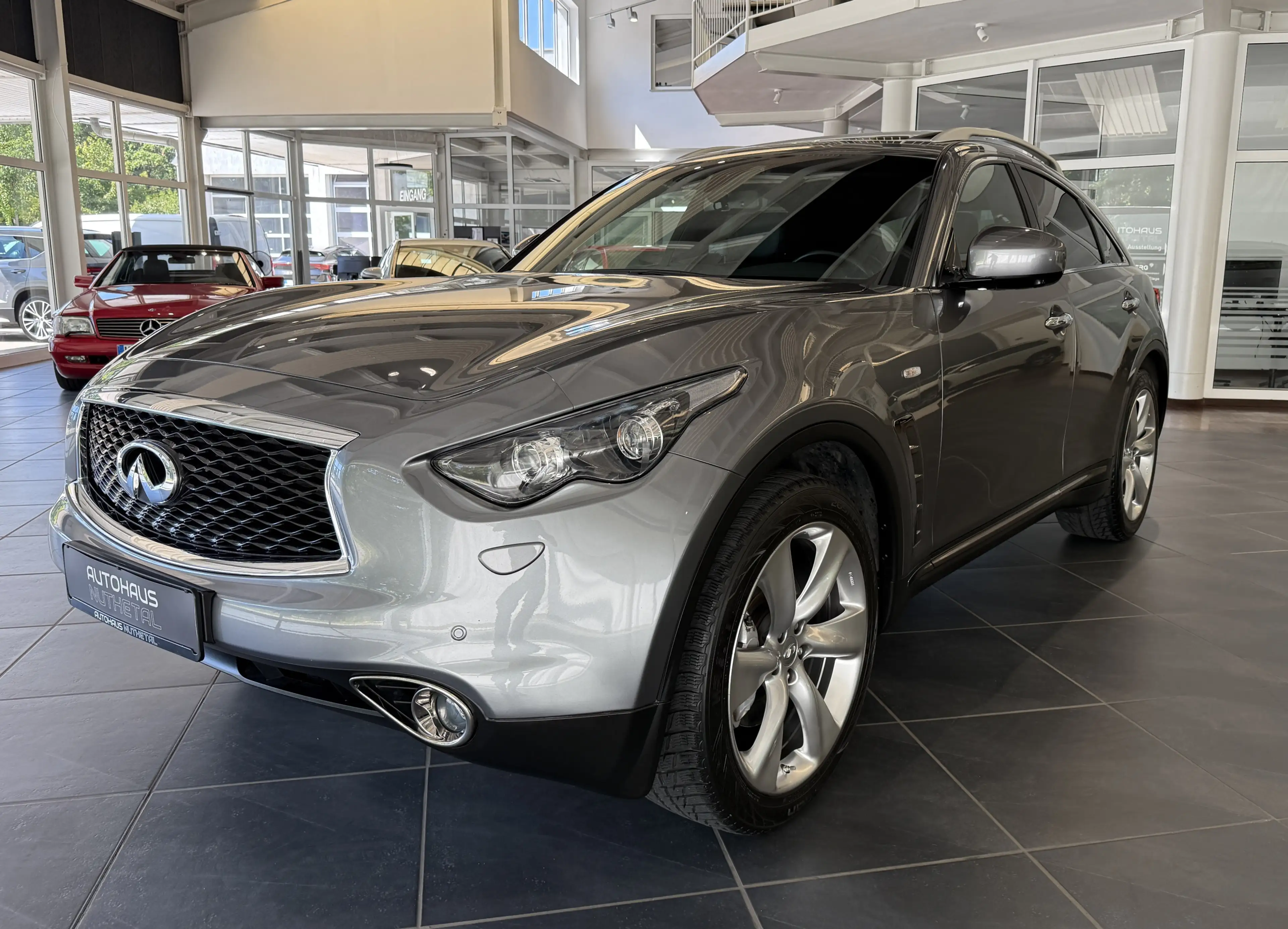 Infiniti QX70 3,7 V6 S PREMIUM   INFINITI-SCHECKHEFT — photo 3