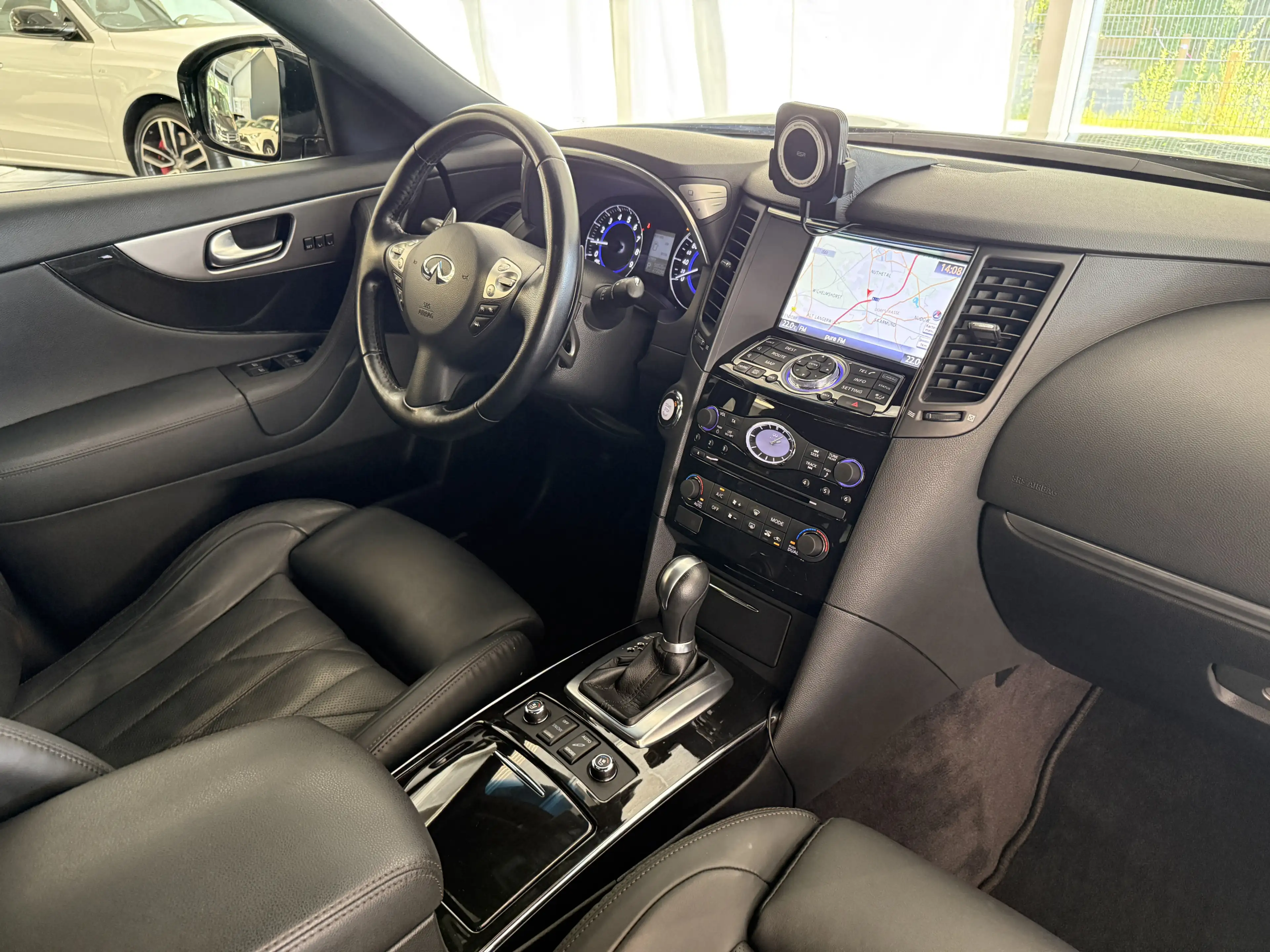 Infiniti QX70 3,7 V6 S PREMIUM   INFINITI-SCHECKHEFT — photo 10