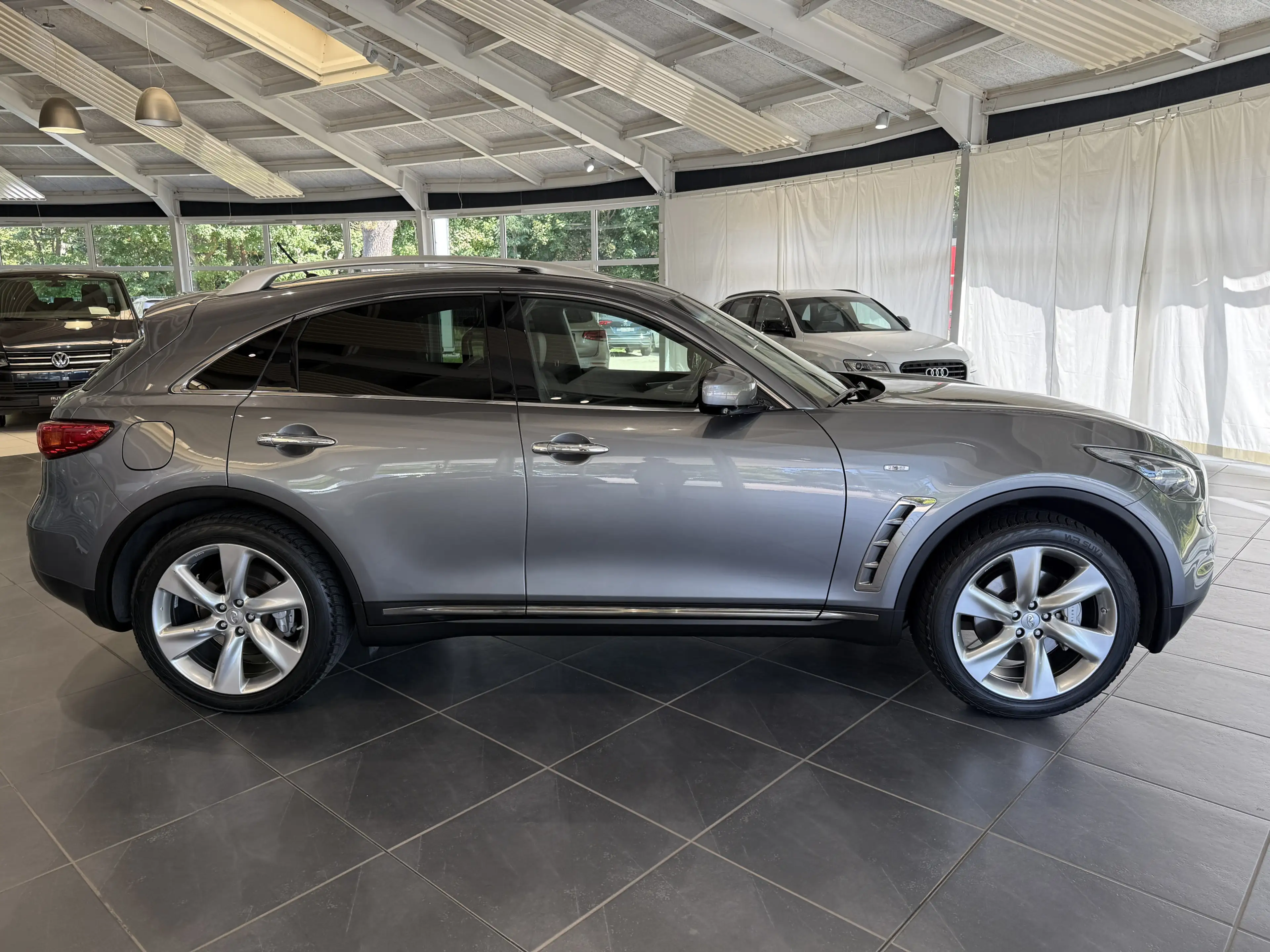 Infiniti QX70 3,7 V6 S PREMIUM   INFINITI-SCHECKHEFT — photo 5