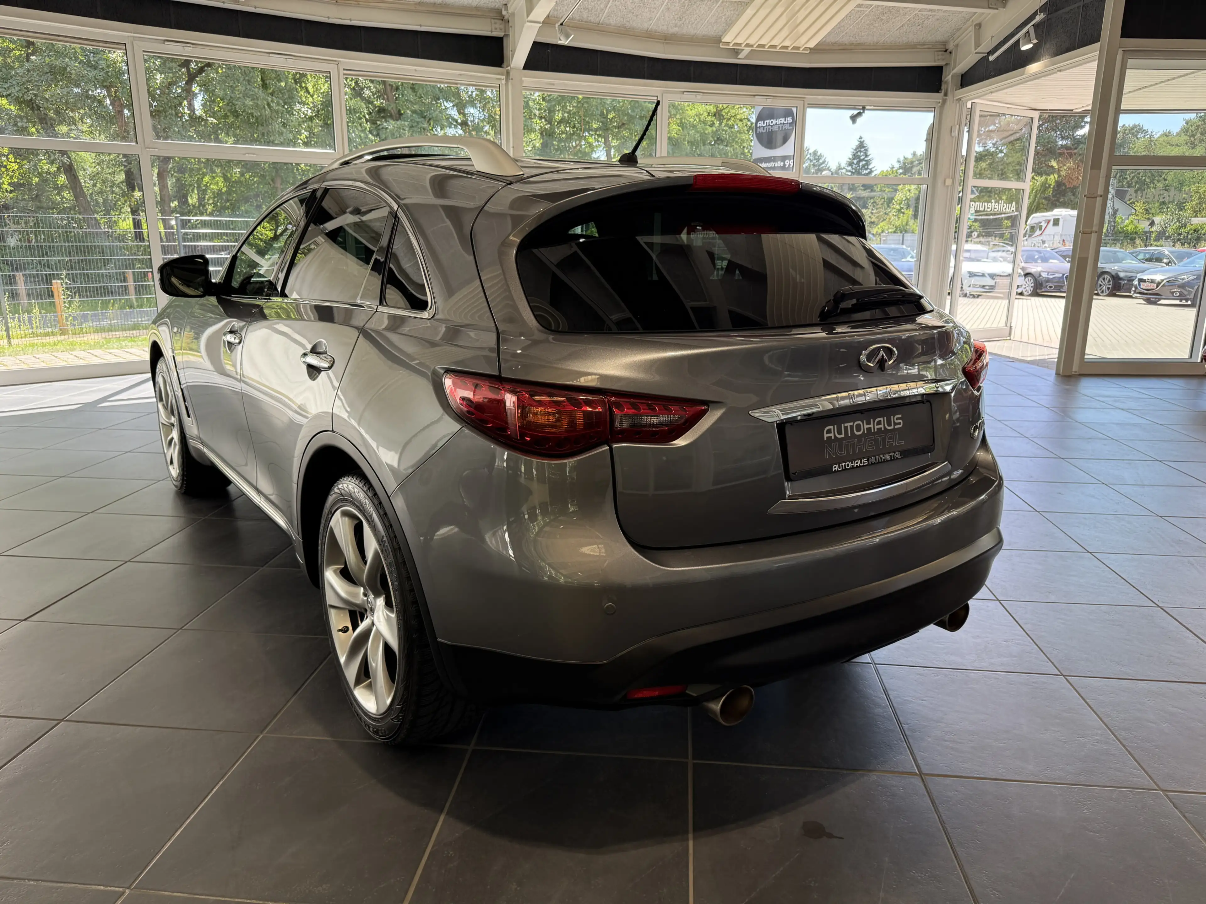 Infiniti QX70 3,7 V6 S PREMIUM   INFINITI-SCHECKHEFT — photo 6