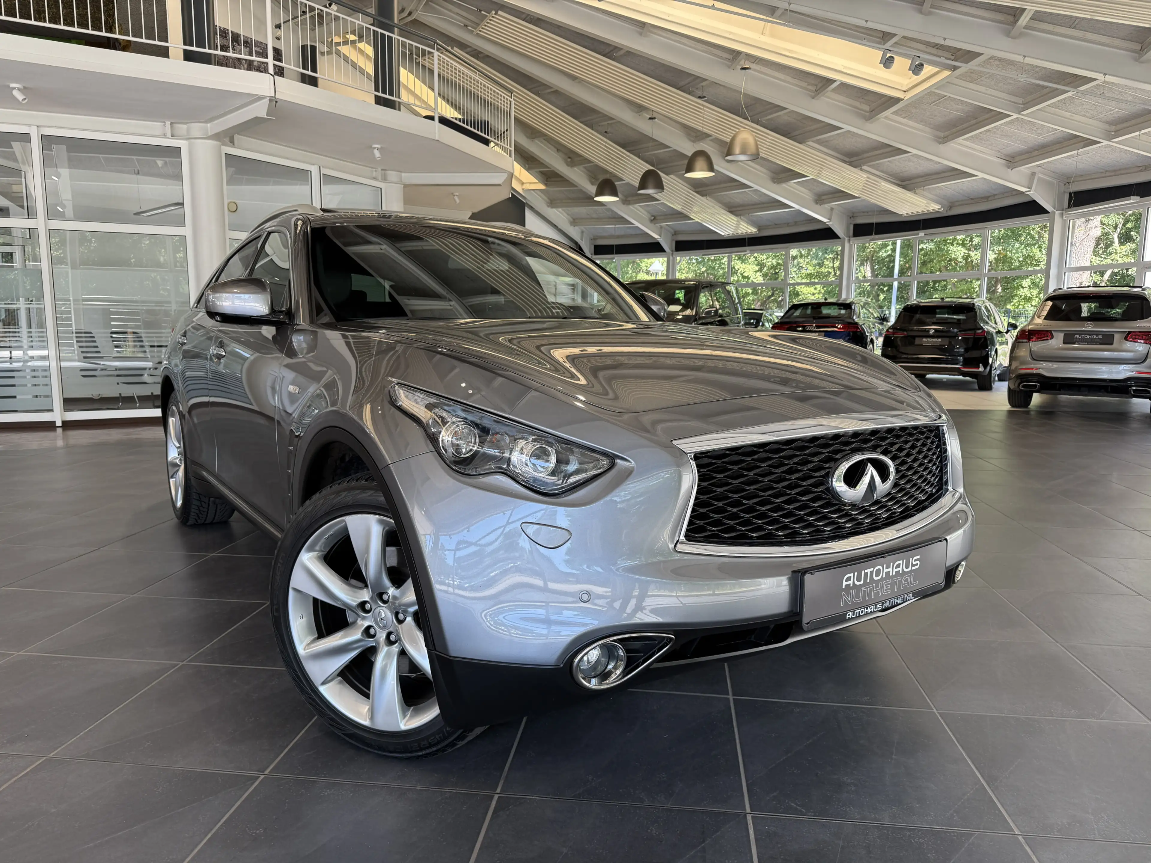 Infiniti QX70 3,7 V6 S PREMIUM INFINITI-SCHECKHEFT