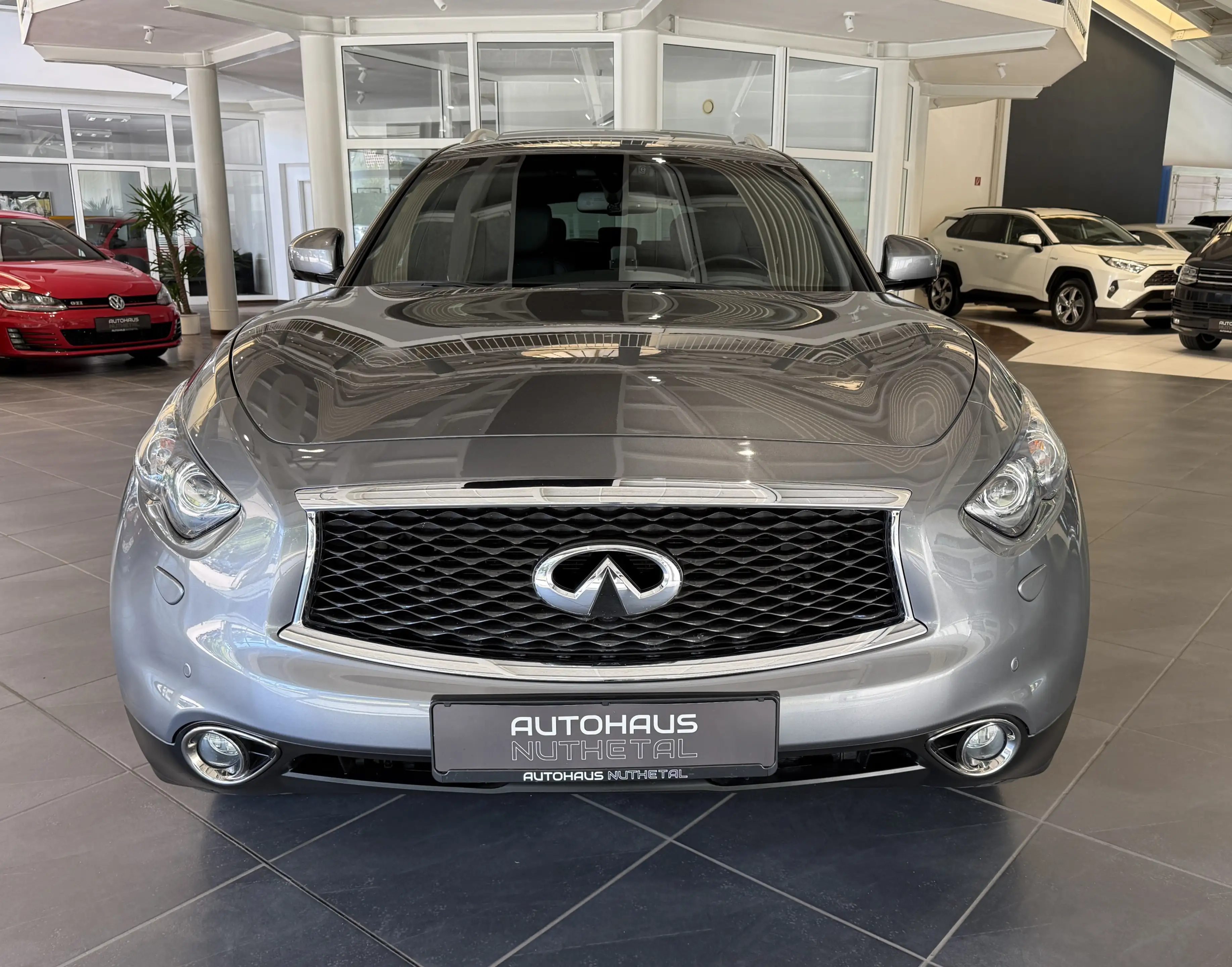Infiniti QX70 3,7 V6 S PREMIUM   INFINITI-SCHECKHEFT — photo 2