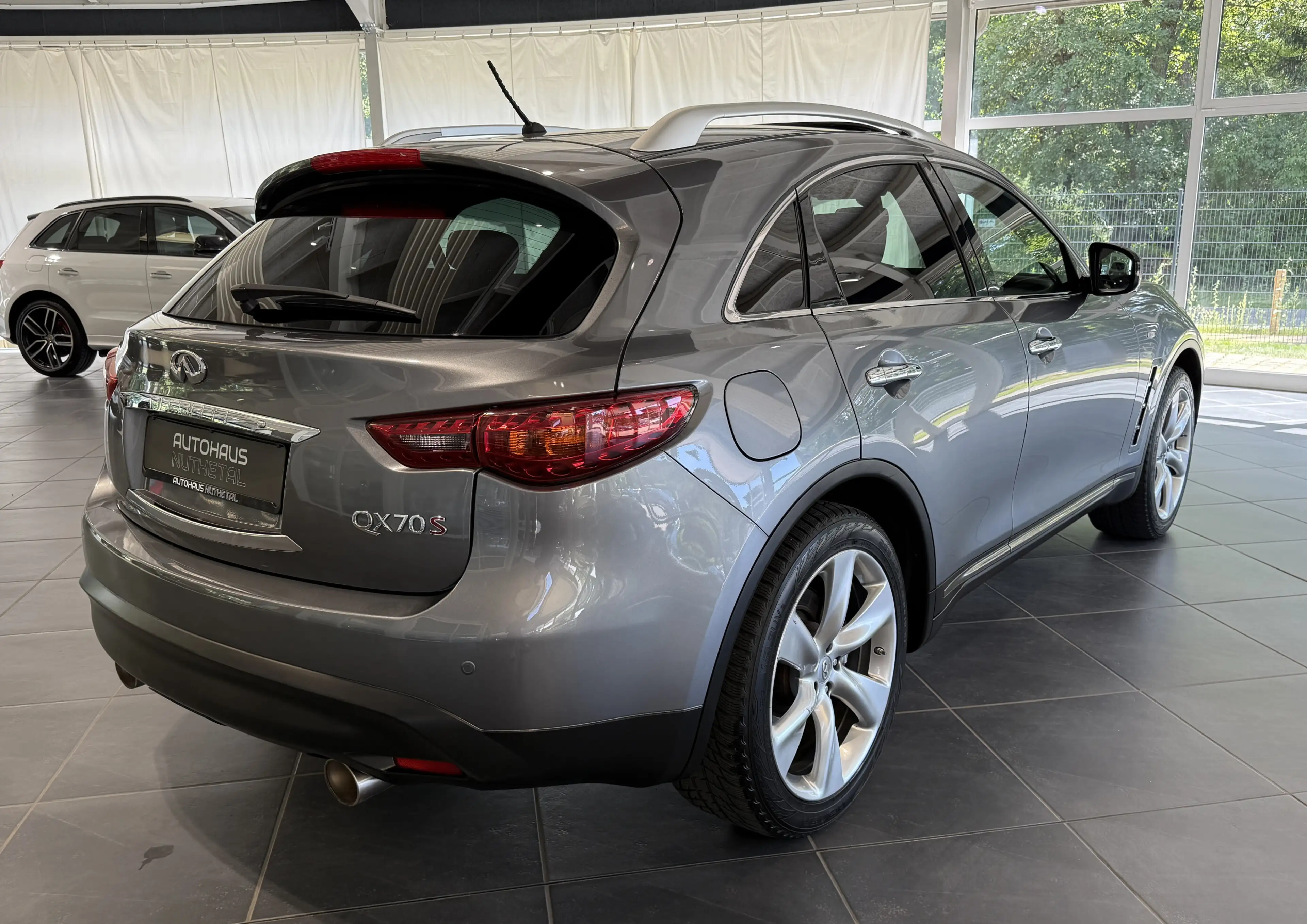 Infiniti QX70 3,7 V6 S PREMIUM   INFINITI-SCHECKHEFT — photo 8