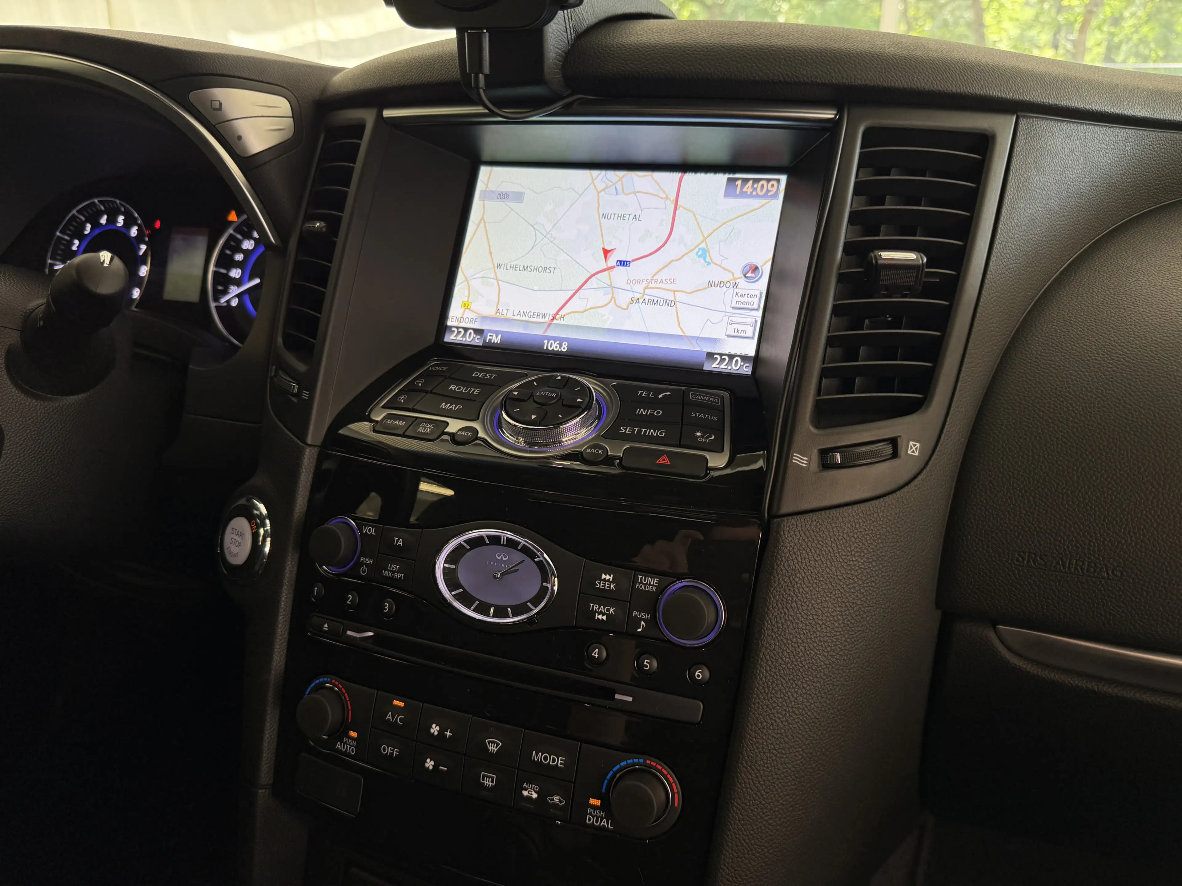 Infiniti QX70 3,7 V6 S PREMIUM   INFINITI-SCHECKHEFT — photo 11