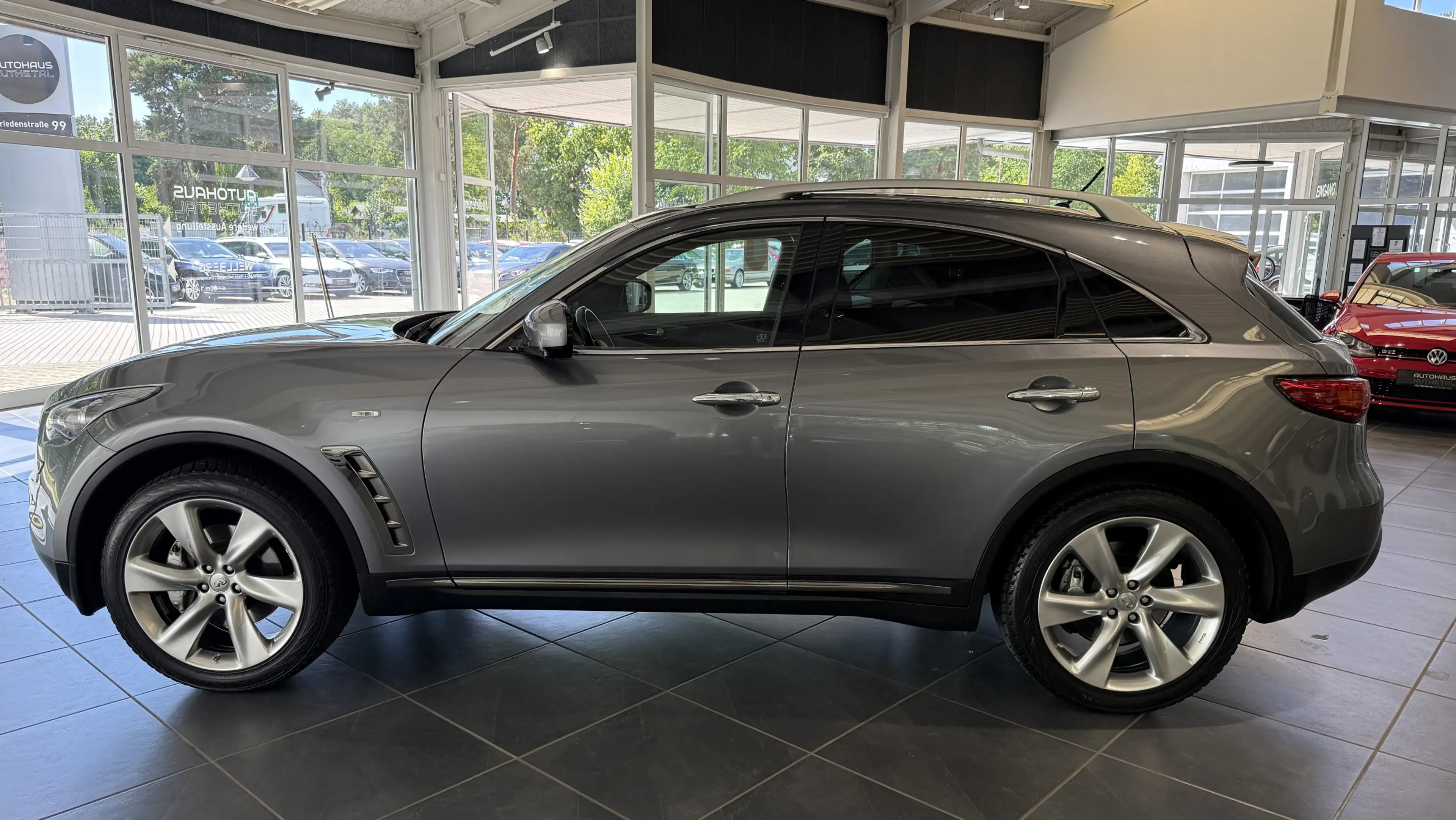 Infiniti QX70 3,7 V6 S PREMIUM   INFINITI-SCHECKHEFT — photo 4