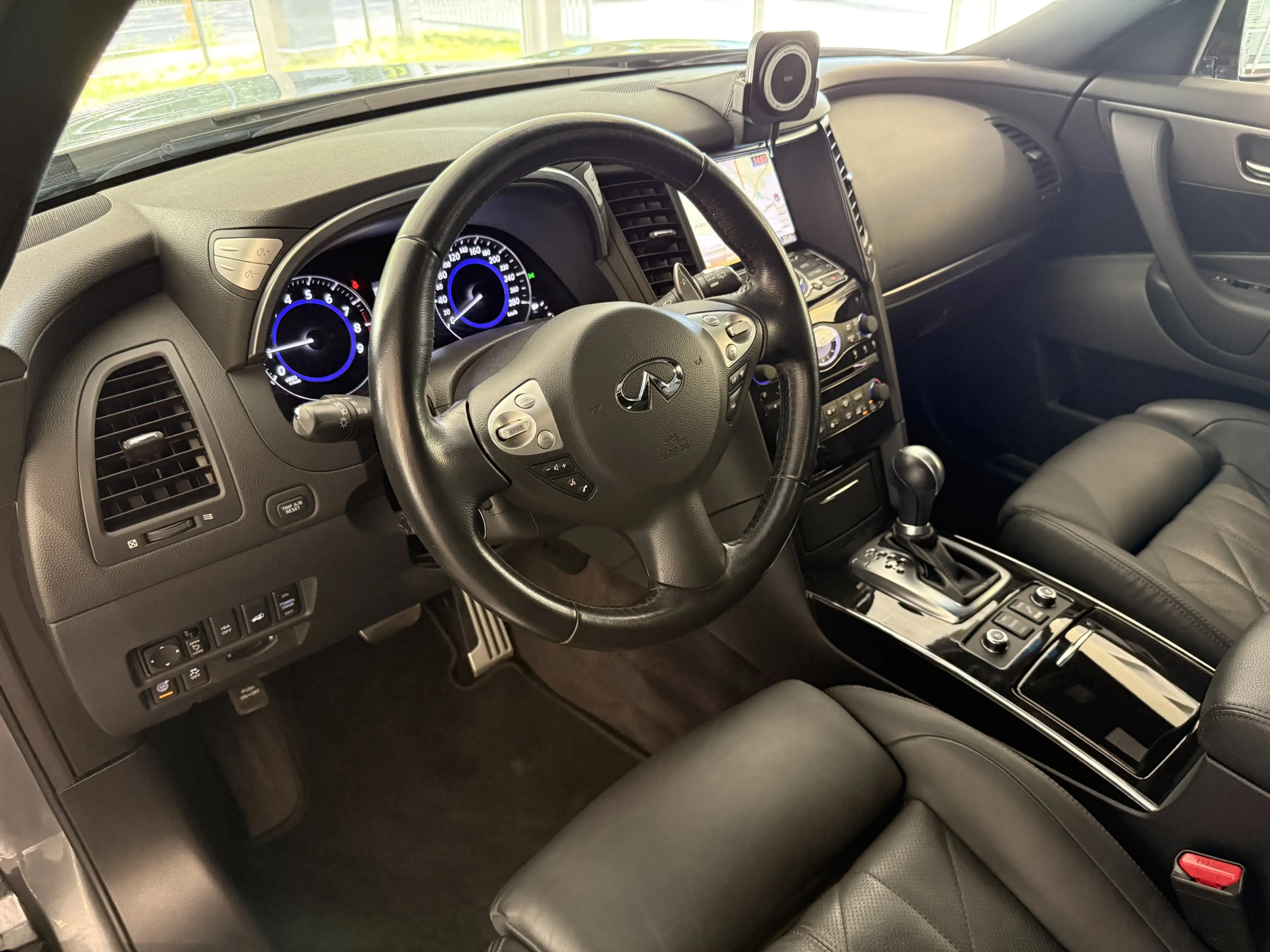 Infiniti QX70 3,7 V6 S PREMIUM   INFINITI-SCHECKHEFT — photo 15