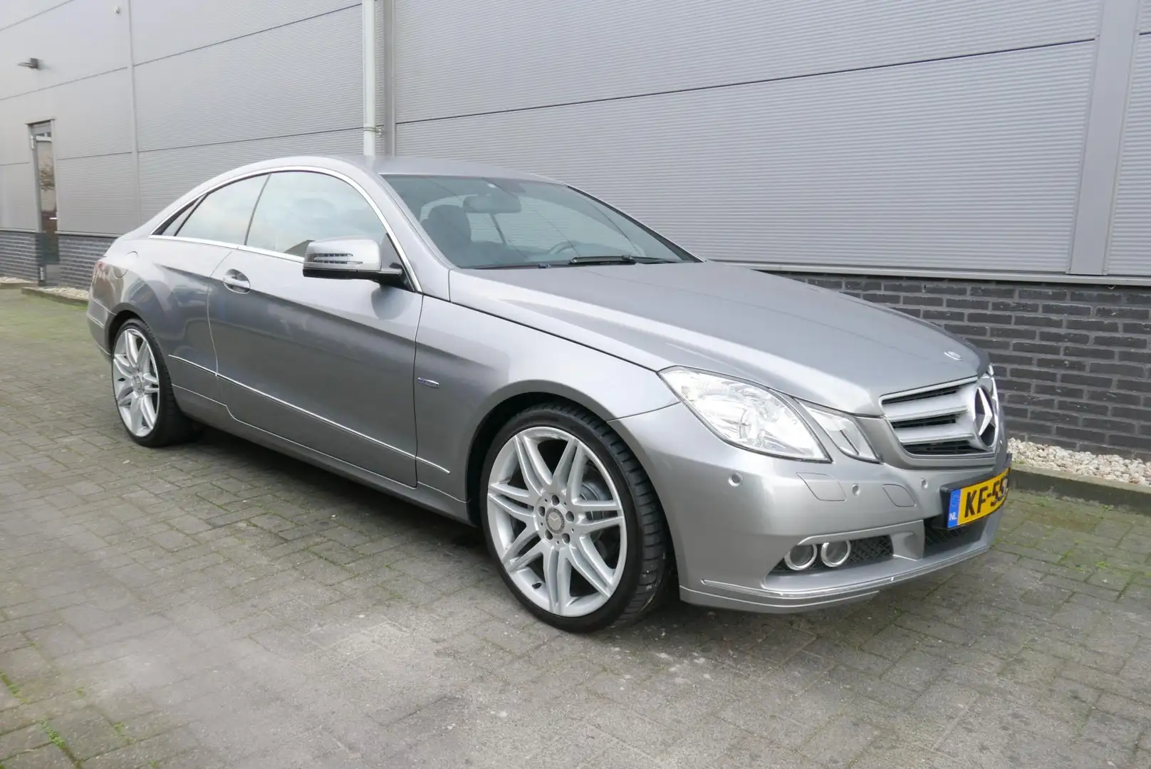 Mercedes-Benz E 250 Coupé CGI 204 PK Elegance AUT,XENON,PDC,TREKHAAK. Grijs - 1