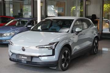 Extended Range 69kWh LED ACC SHZ CarPlay AHK
