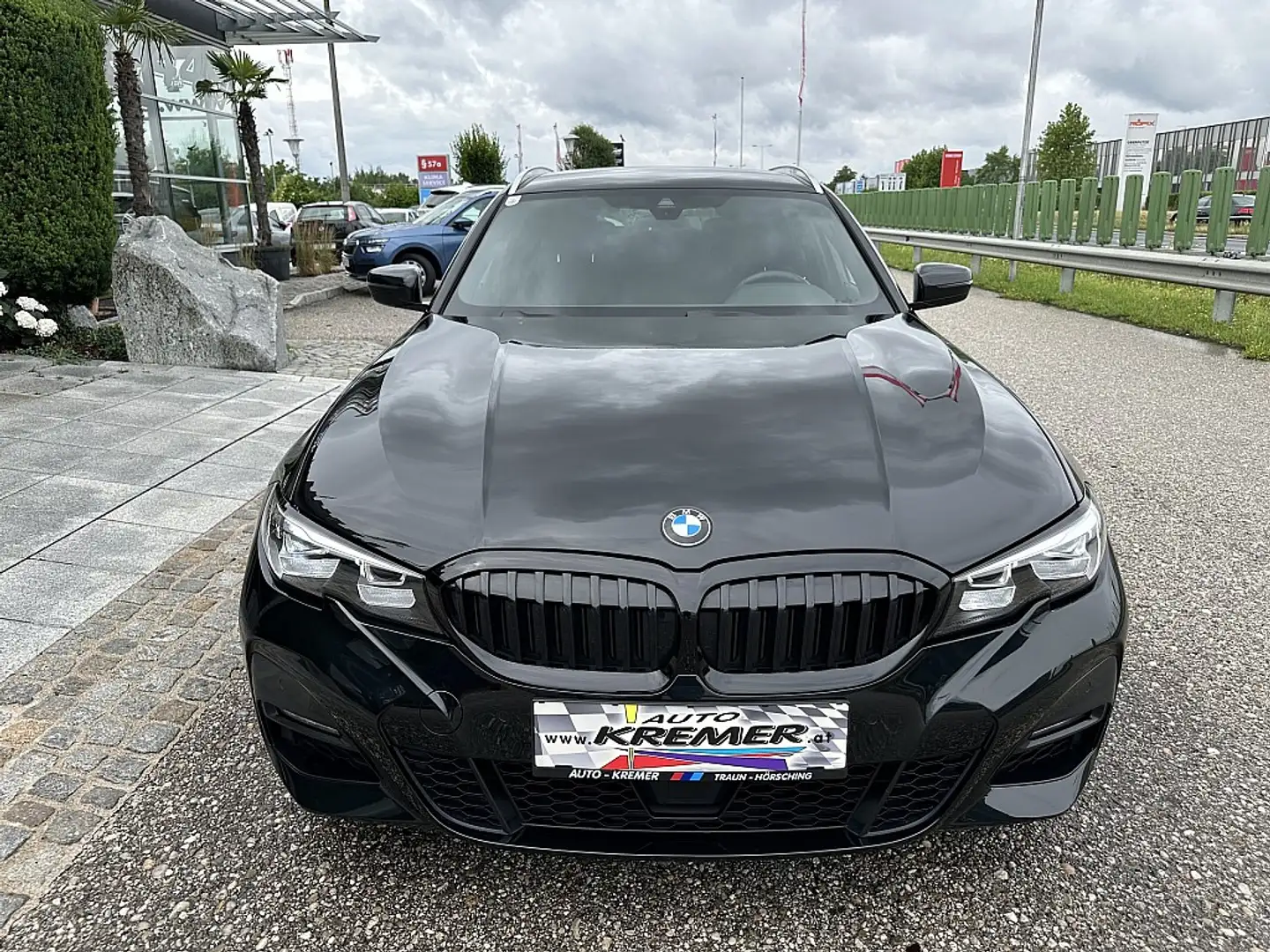 BMW 320 d xDrive Touring Aut. M-PAKET/1.BESITZ/AHK/RFK/... Noir - 2