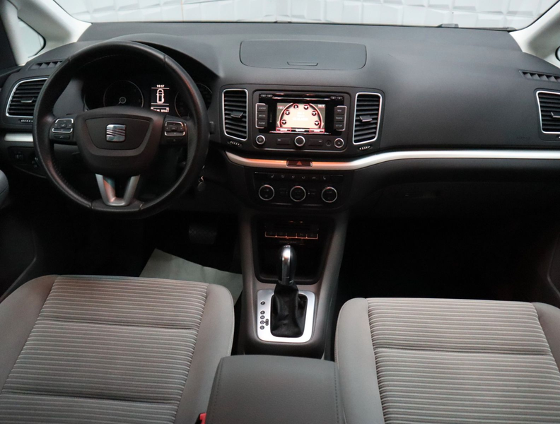 SEAT Alhambra Style Aut. Navi Kamera 7-Sitzer SHZ PDC — photo 9