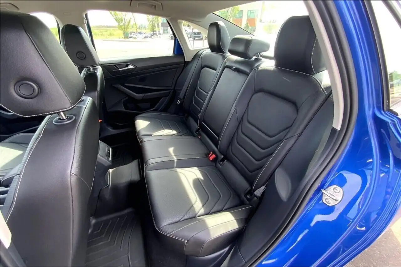 Volkswagen Jetta снимка Volkswagen Jetta