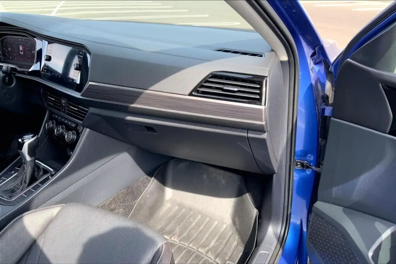 Volkswagen Jetta снимка Volkswagen Jetta