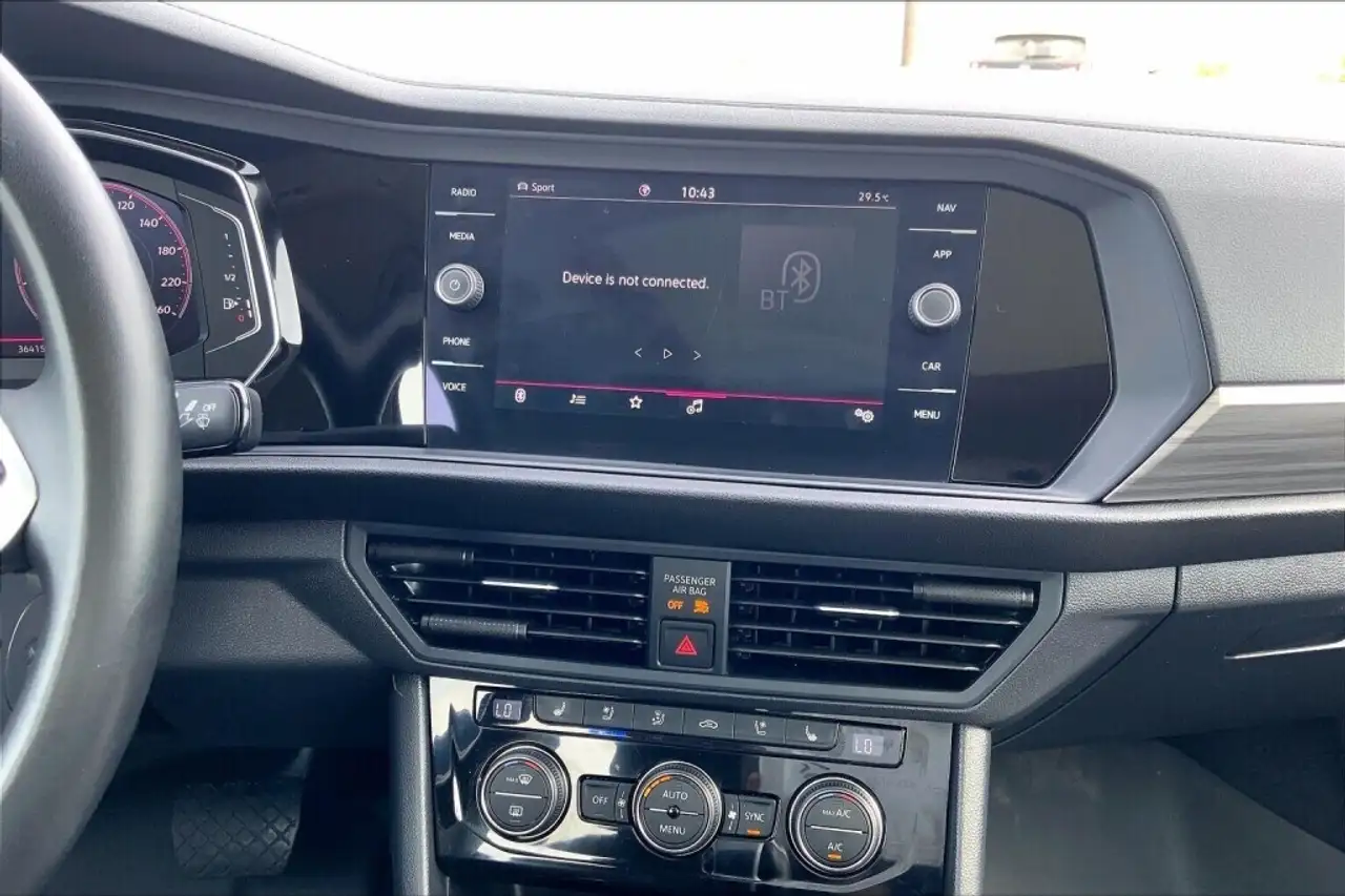 Volkswagen Jetta снимка Volkswagen Jetta