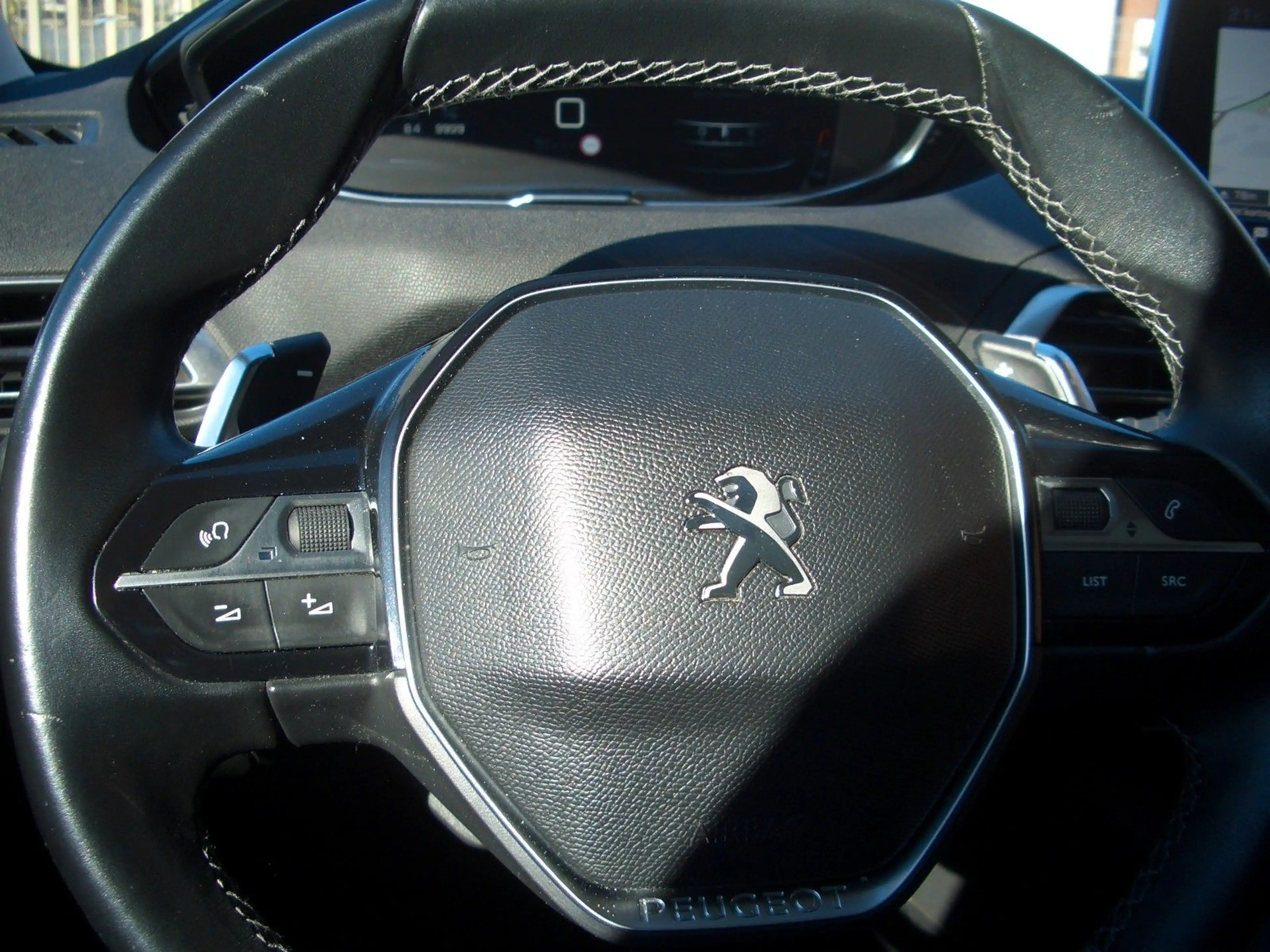 Peugeot 5008 Allure; 7 Sitze; Fue LEDPaket; Panoramadach — photo 14