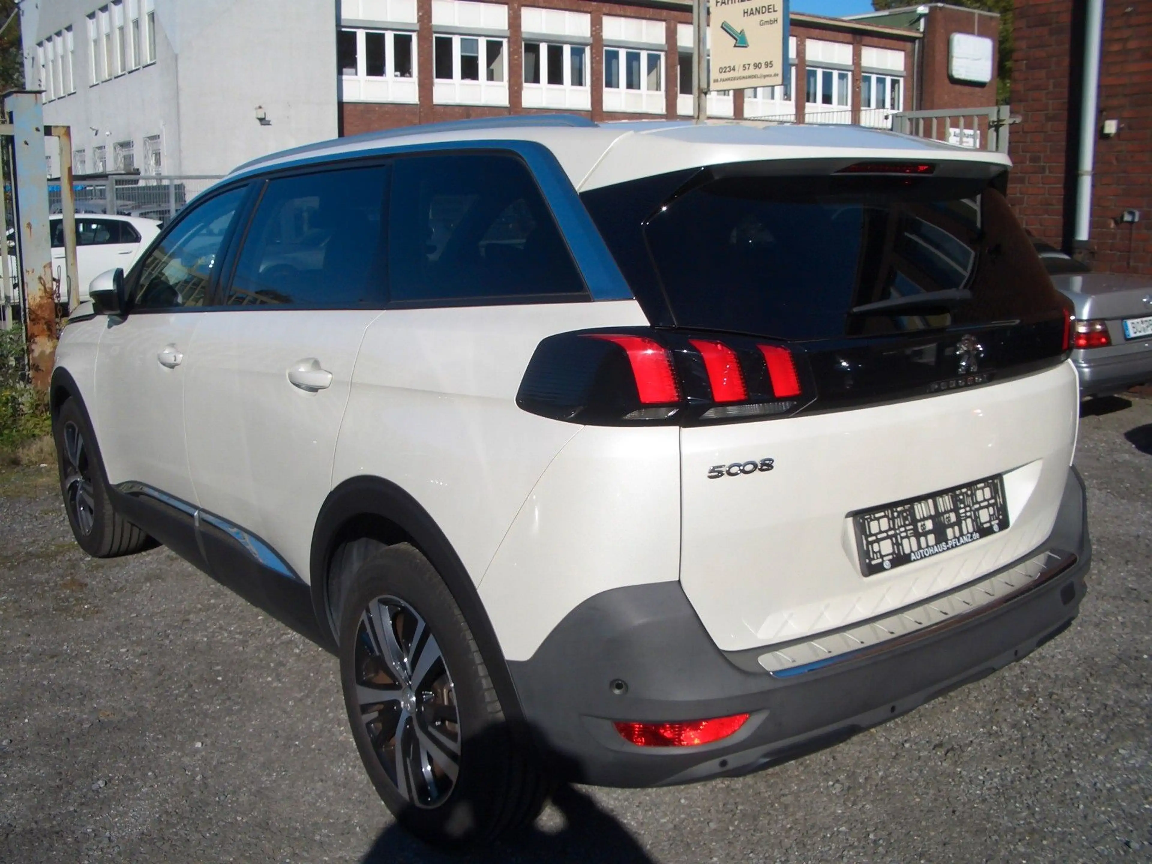 Peugeot 5008 Allure; 7 Sitze; Fue LEDPaket; Panoramadach — photo 4