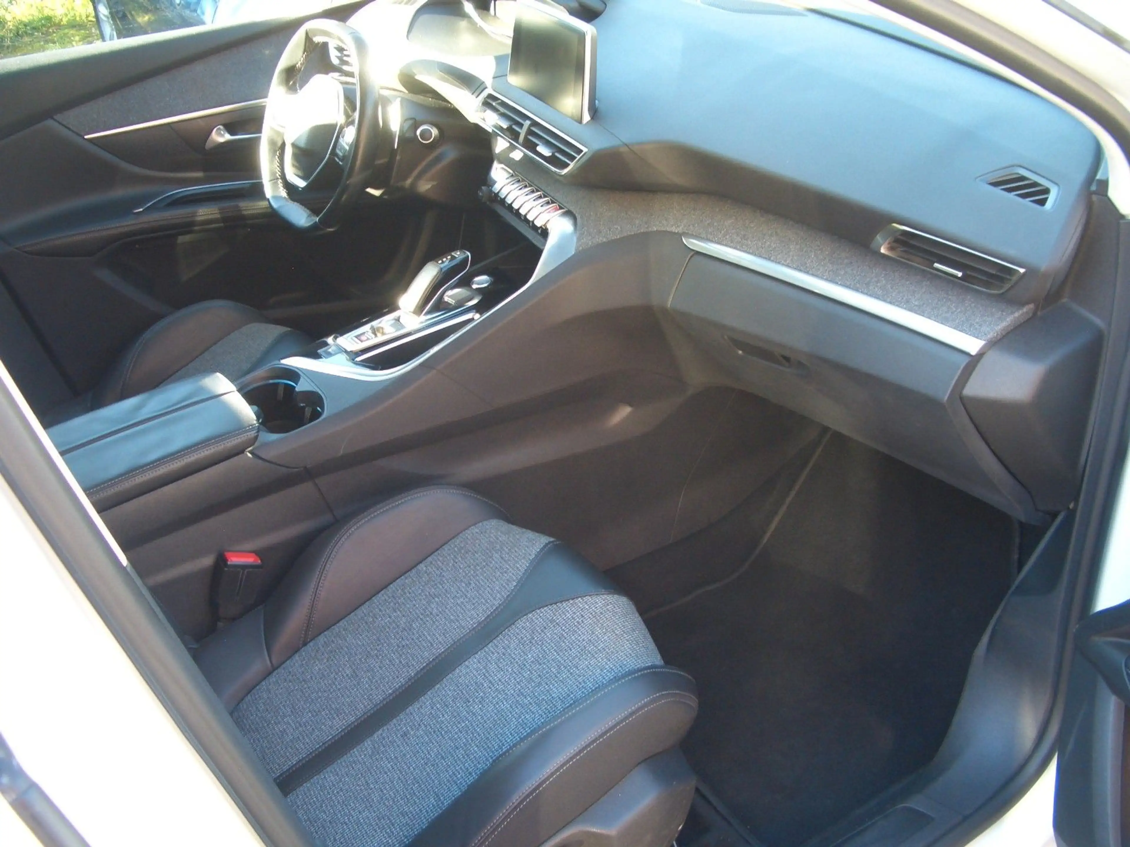 Peugeot 5008 Allure; 7 Sitze; Fue LEDPaket; Panoramadach — photo 7