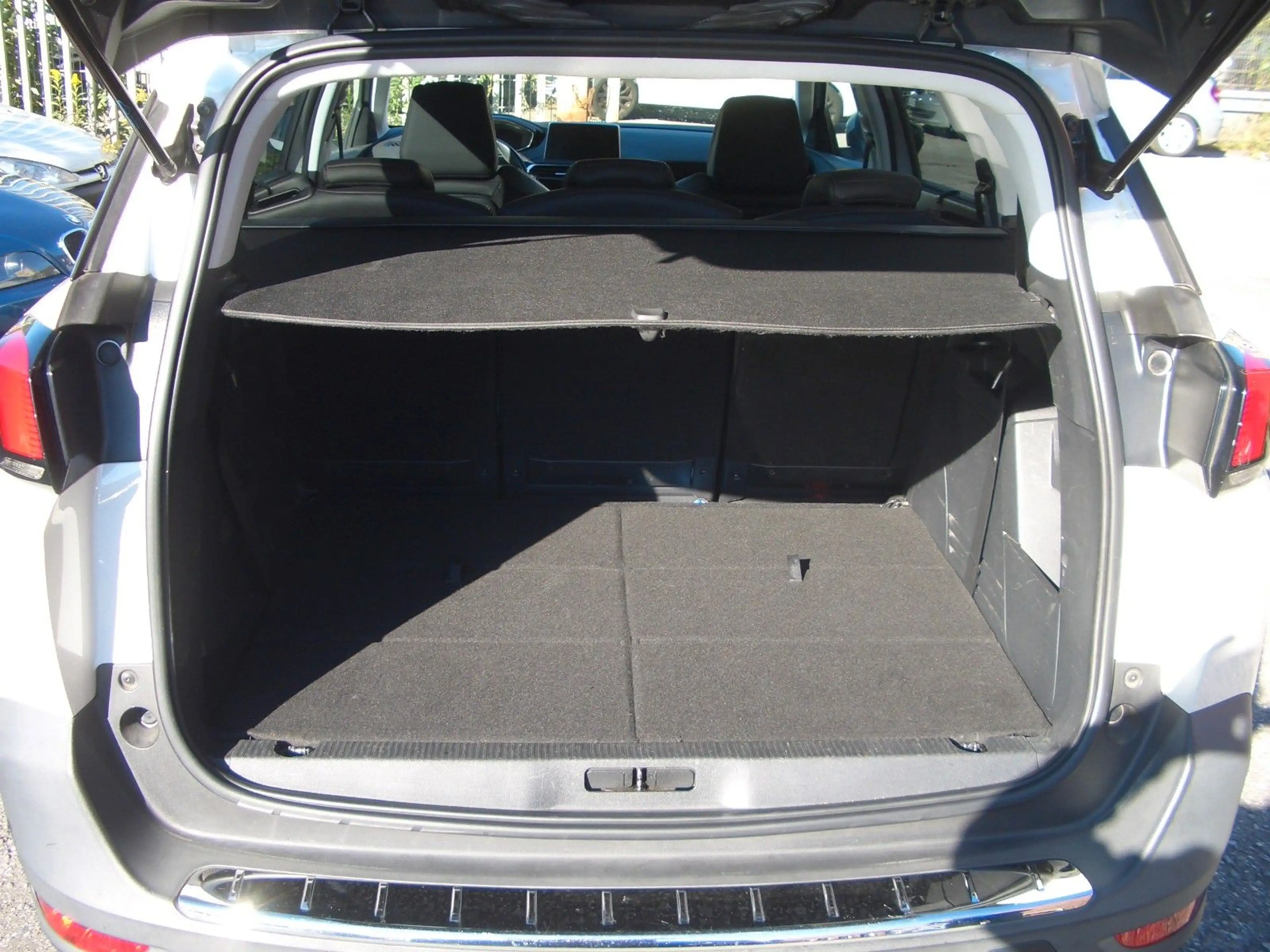 Peugeot 5008 Allure; 7 Sitze; Fue LEDPaket; Panoramadach — photo 6