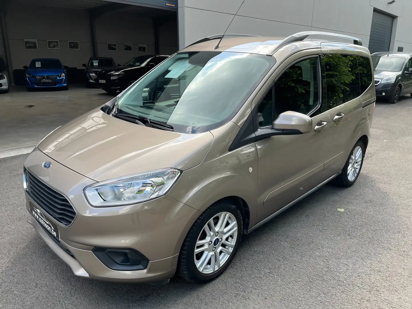 Ford Tourneo Courier 1.5 TDCi Titanium Brons - 1