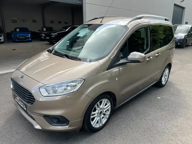 Ford Tourneo Courier 1.5 TDCi Titanium