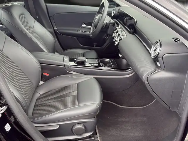 Mercedes-Benz 250 view 13