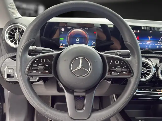 Mercedes-Benz 250 view 18