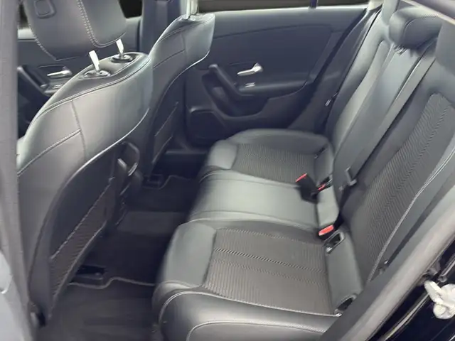 Mercedes-Benz 250 view 29