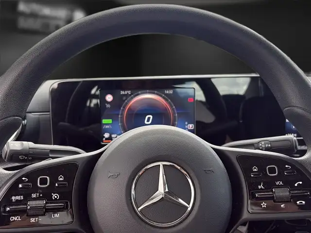 Mercedes-Benz 250 view 19