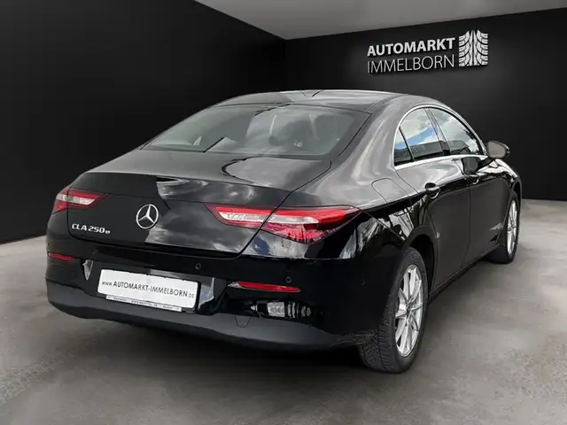 Mercedes-Benz 250 view 7