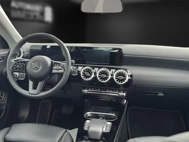 Mercedes-Benz 250 view 15