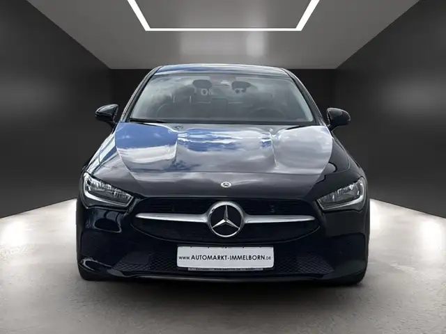 Mercedes-Benz 250 view 9