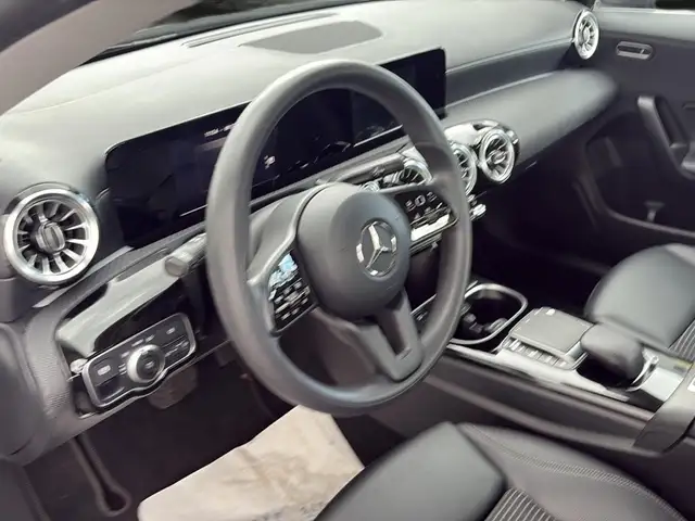 Mercedes-Benz 250 view 17