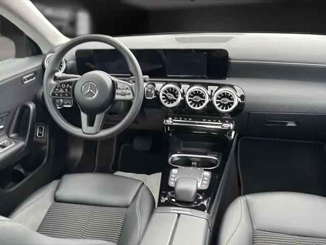 Mercedes-Benz 250 view 16