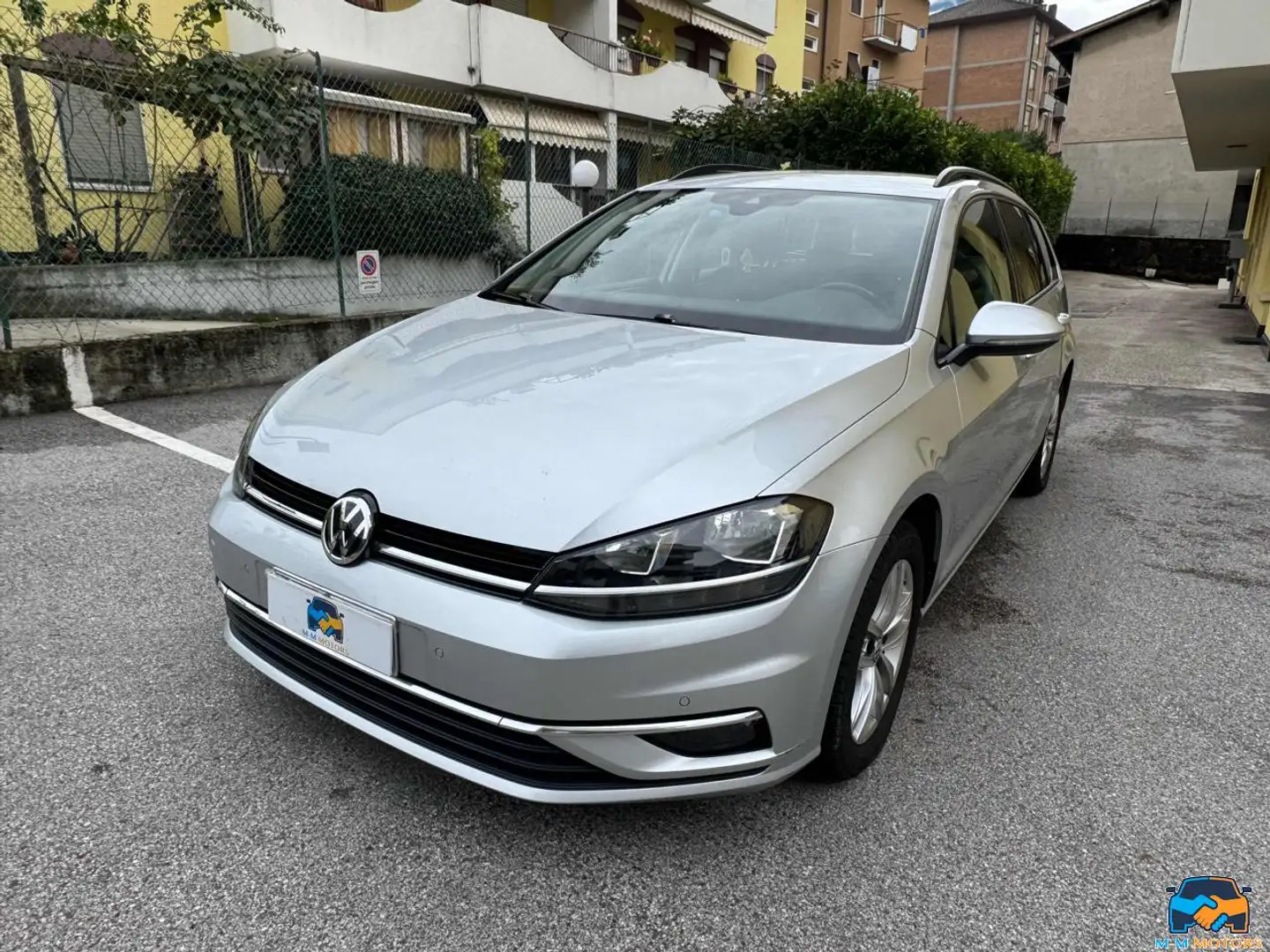 Volkswagen Golf Variant 2.0 TDI DSG Business BlueMotion Technology Grau - 2