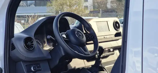 Mercedes-Benz Sprinter view 11