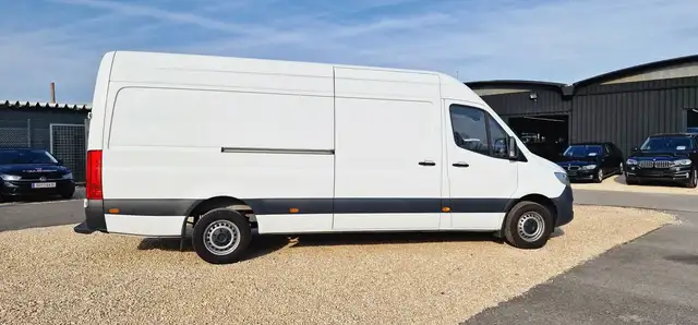 Mercedes-Benz Sprinter view 6
