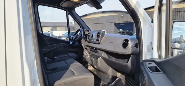 Mercedes-Benz Sprinter view 10