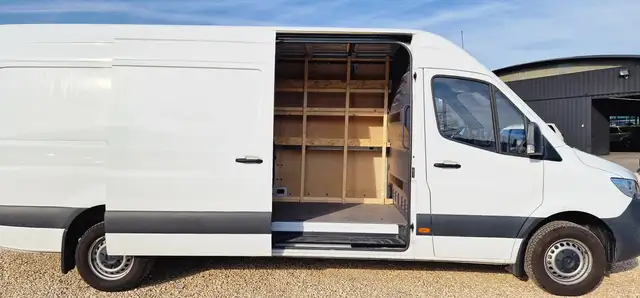Mercedes-Benz Sprinter view 9