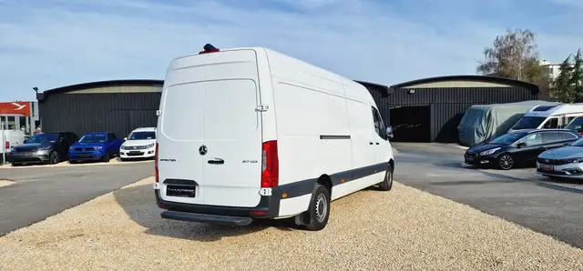 Mercedes-Benz Sprinter view 5