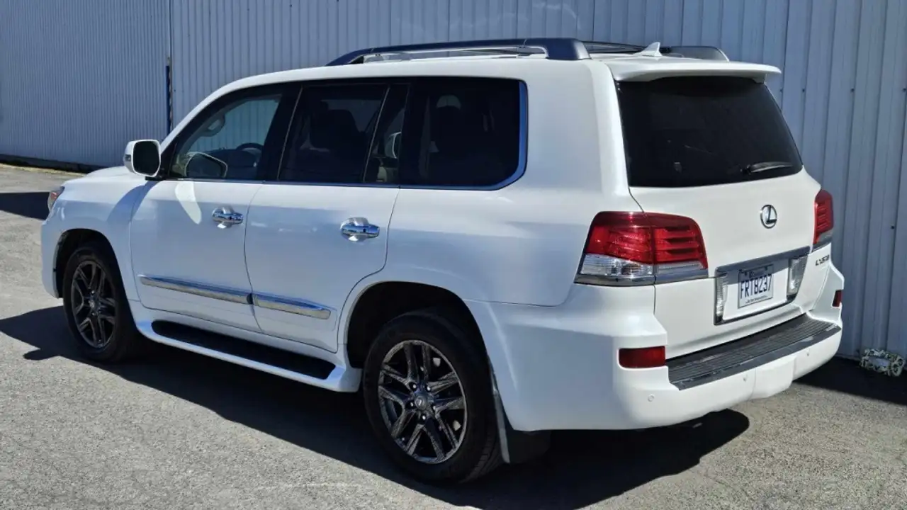 Lexus LX photo Lexus LX