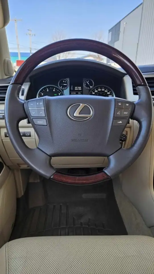 Lexus LX photo Lexus LX
