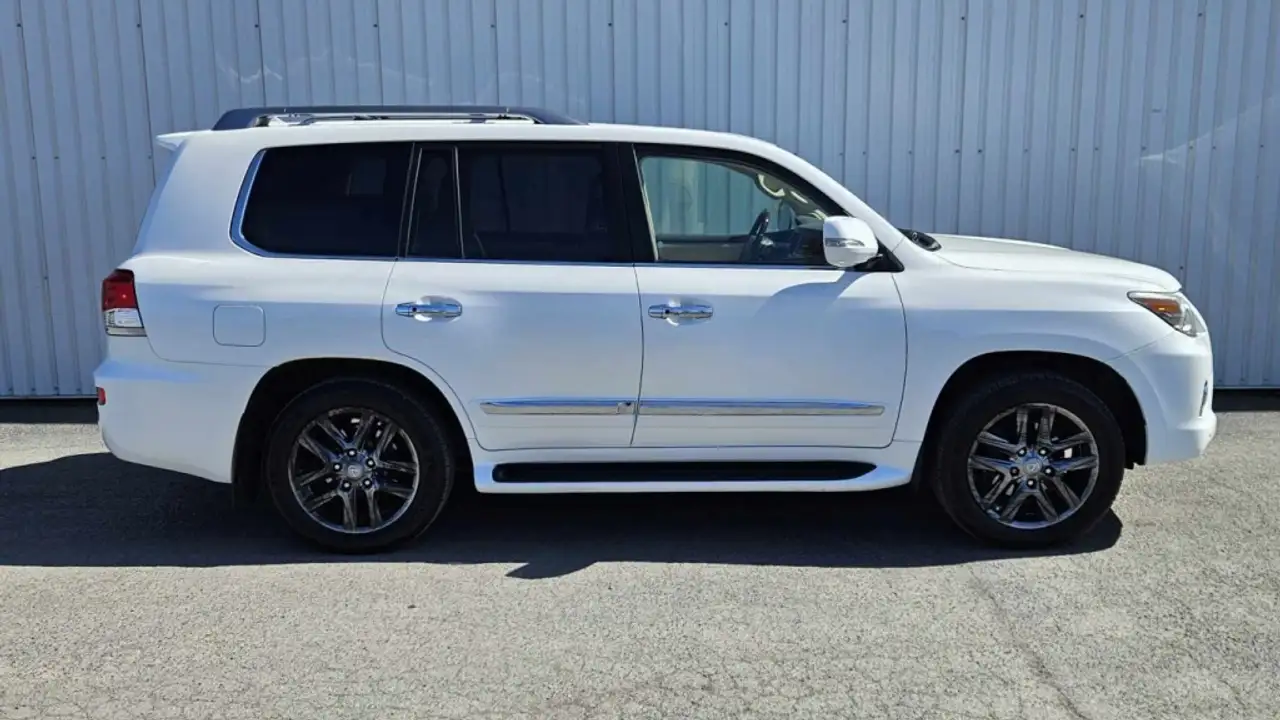 Lexus LX photo Lexus LX