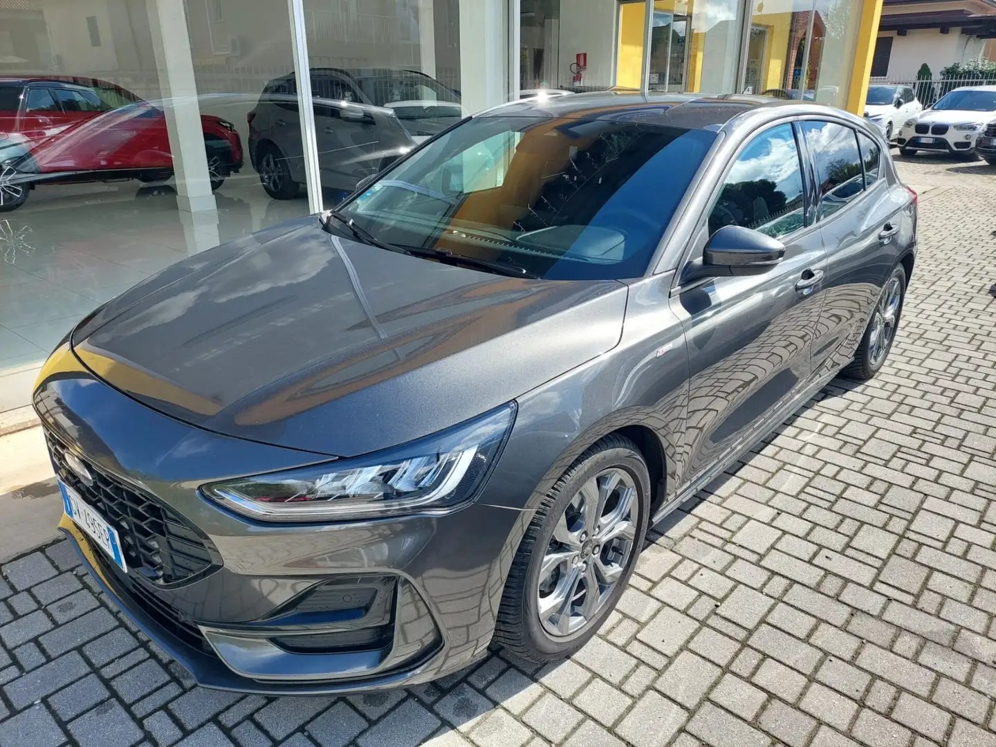 Ford Focus 1.0 EcoBoost Hybrid 125 CV 5p. ST-Line Šedá - 2