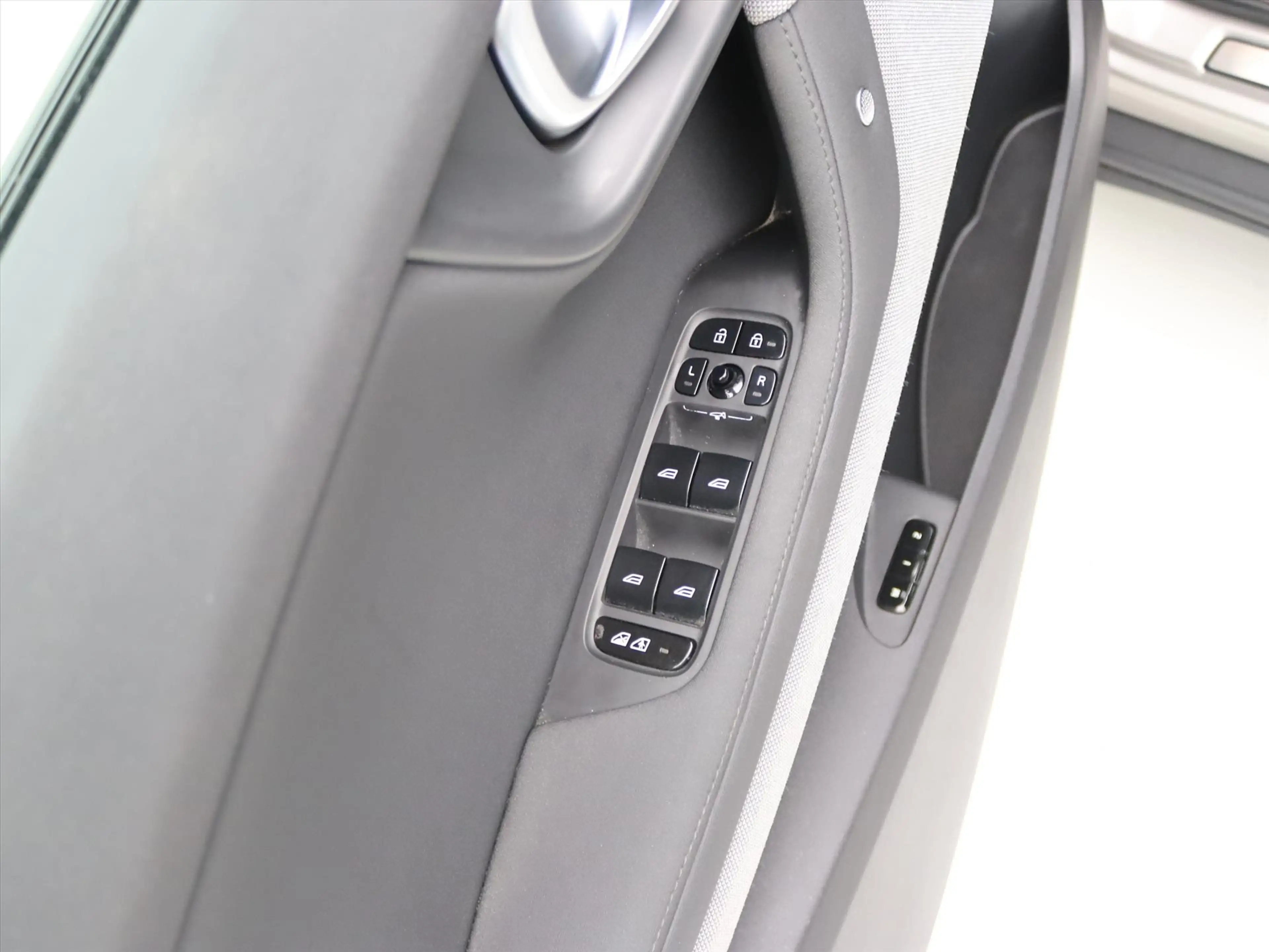 Polestar 2 170kW Long Single Motor 231pk Auomaat [ CRUISE+WAR — photo 36