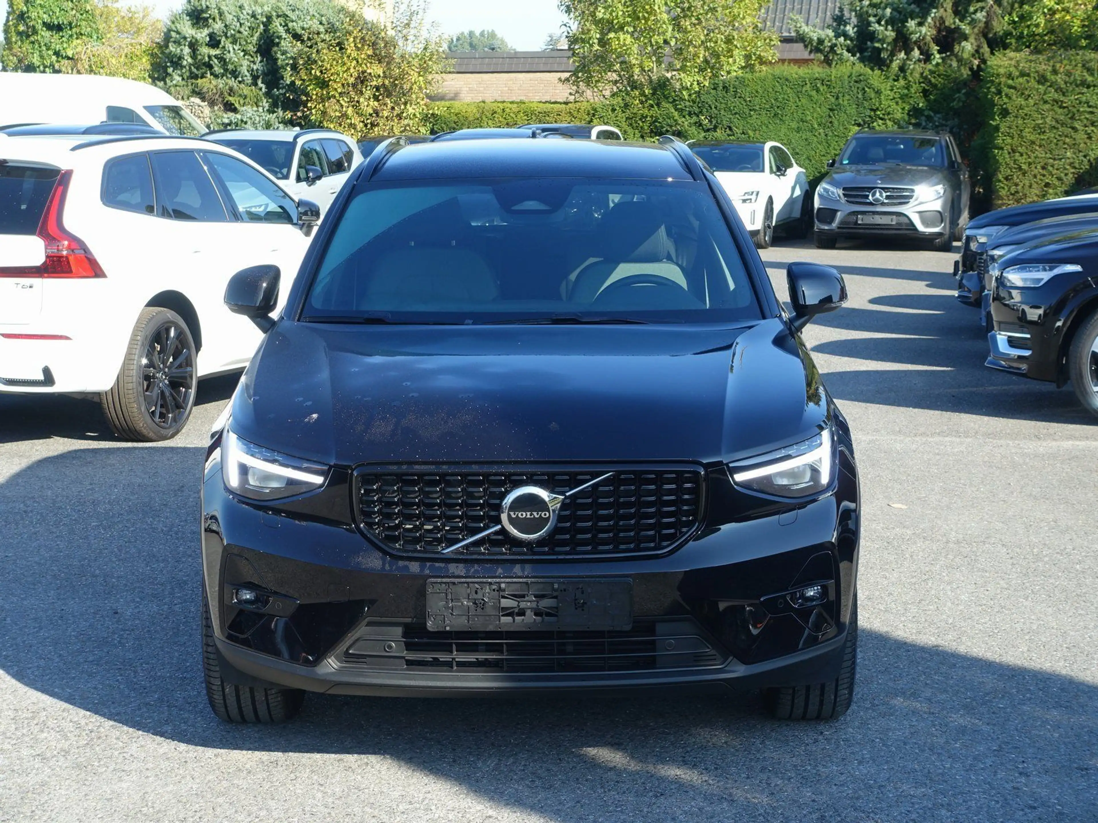 Volvo XC40 Plus B3 Mild-Hybrid Benzin Dark/H&K — photo 7