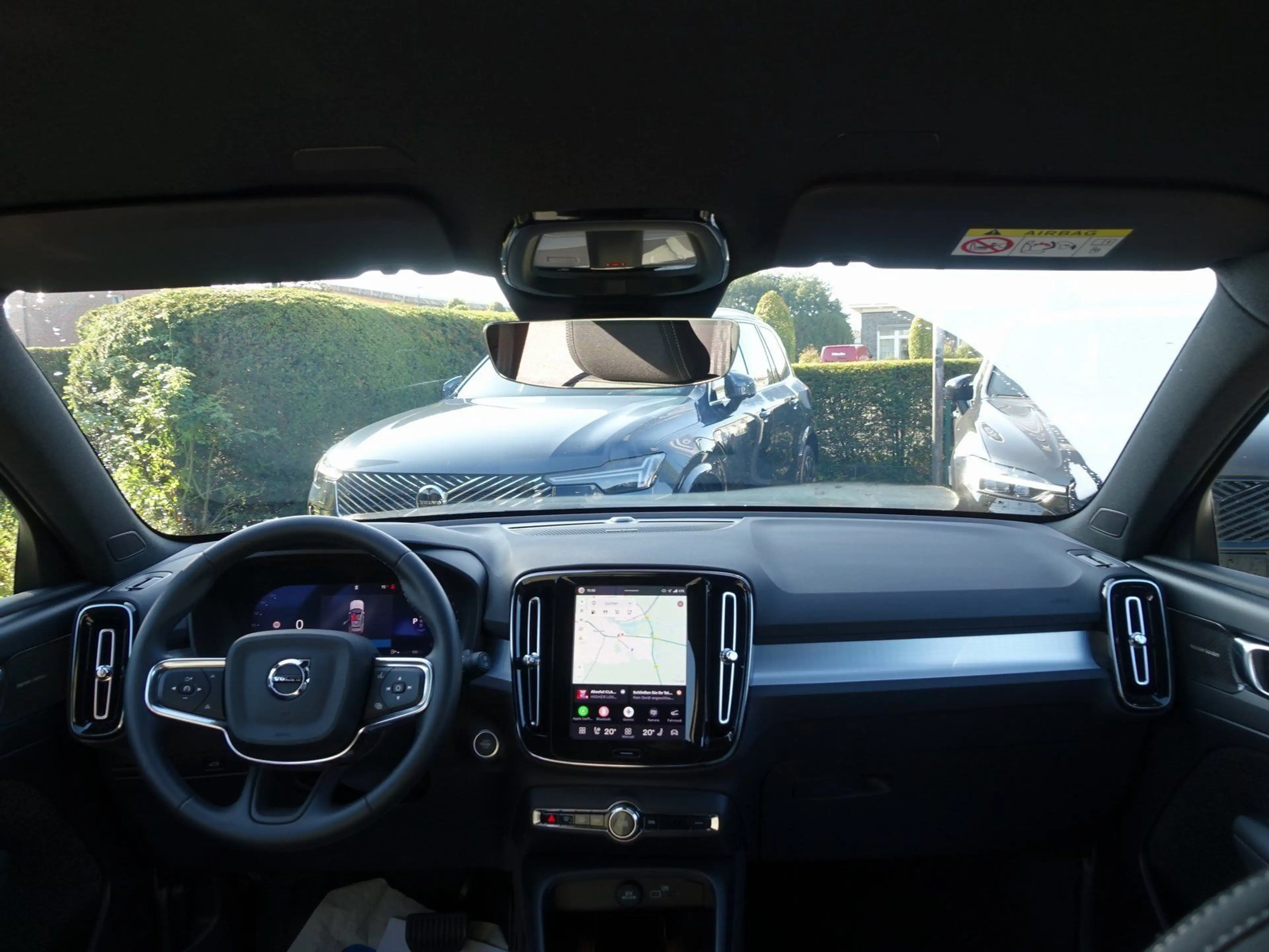 Volvo XC40 Plus B3 Mild-Hybrid Benzin Dark/H&K — photo 12