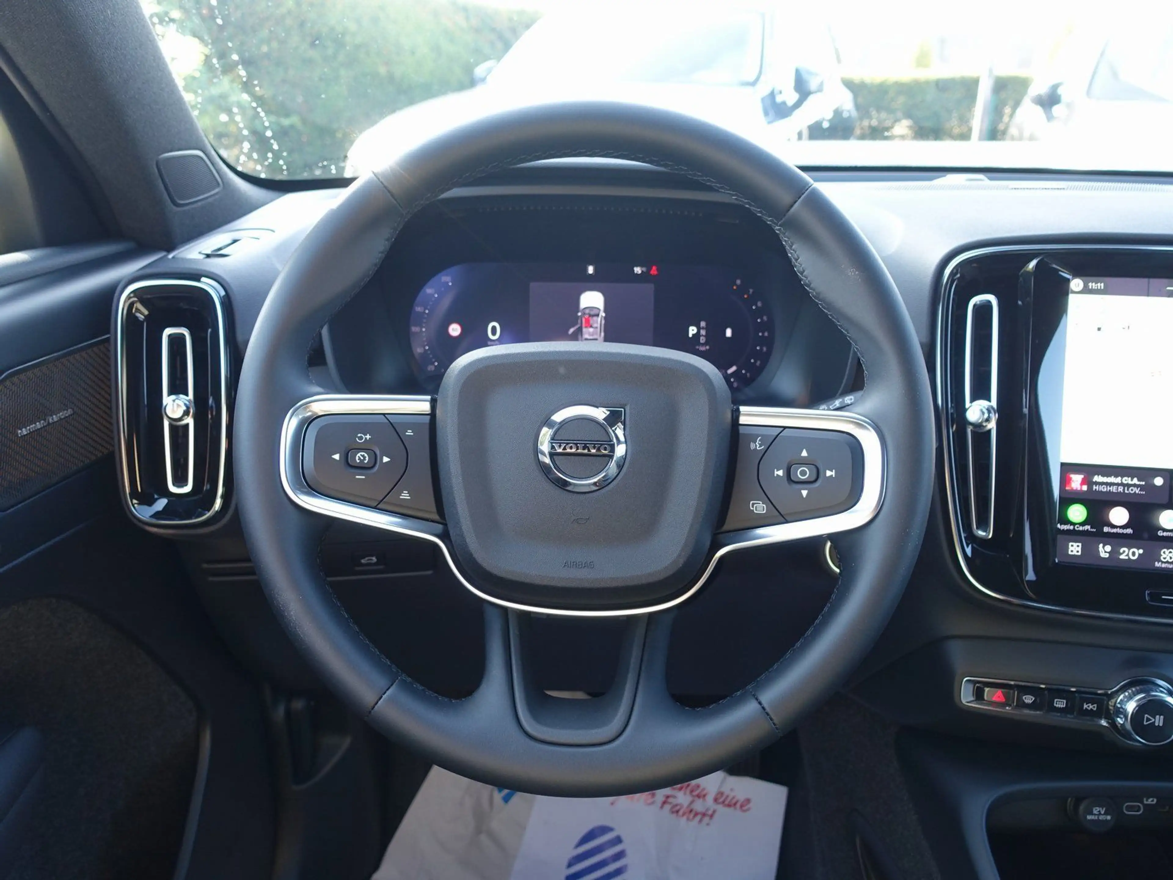 Volvo XC40 Plus B3 Mild-Hybrid Benzin Dark/H&K — photo 13