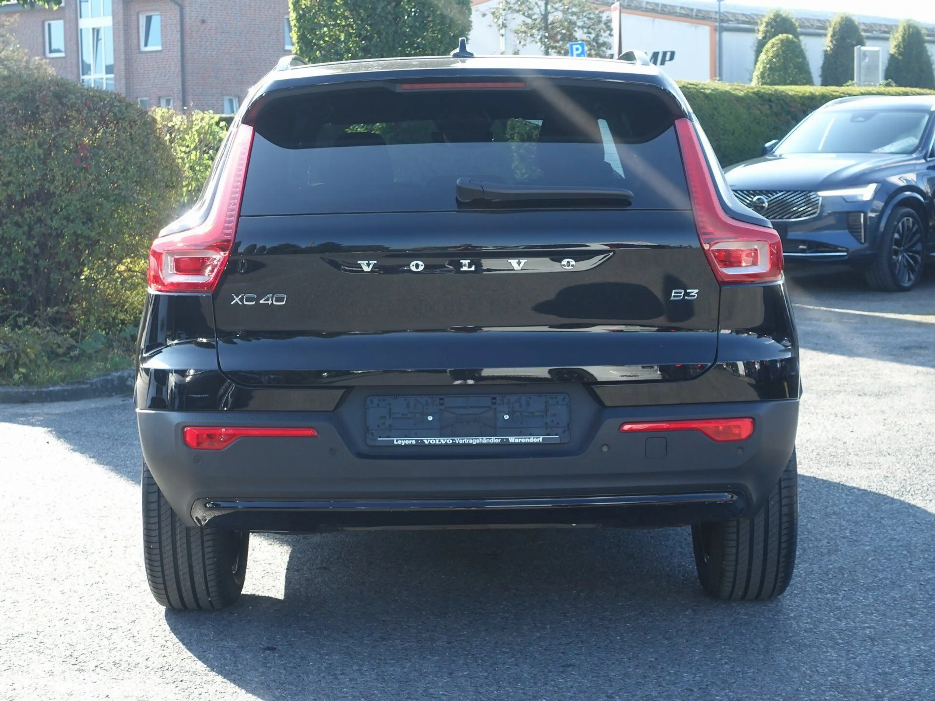 Volvo XC40 Plus B3 Mild-Hybrid Benzin Dark/H&K — photo 5